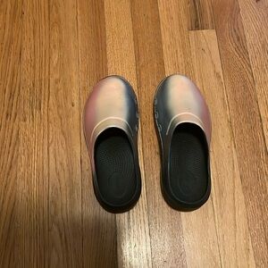 Oofos women’s clogs
